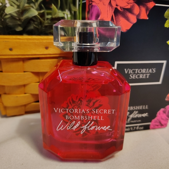 Victoria's Secret Bombshell Wild Flower  Eau De Parfum 1.7 fl.oz. NEW OPEN BOX - Picture 2 of 6